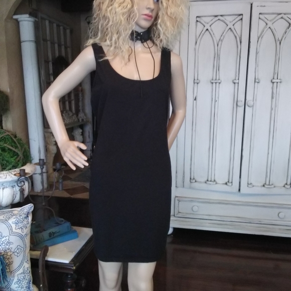 Two mini dresses - Picture 2 of 8